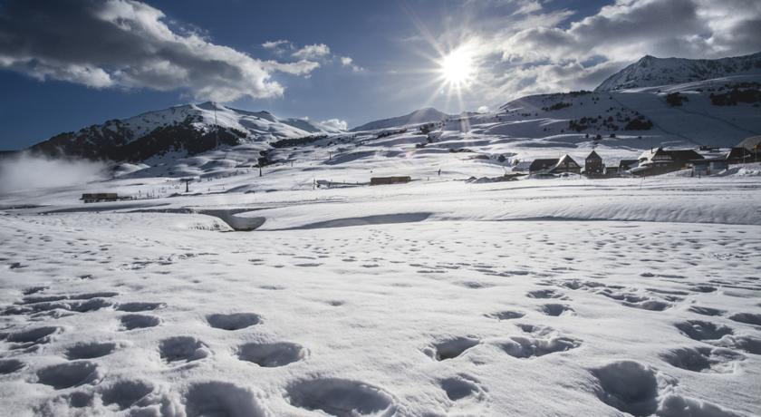 Nubahotel Vielha e Mijaran Buitenkant foto