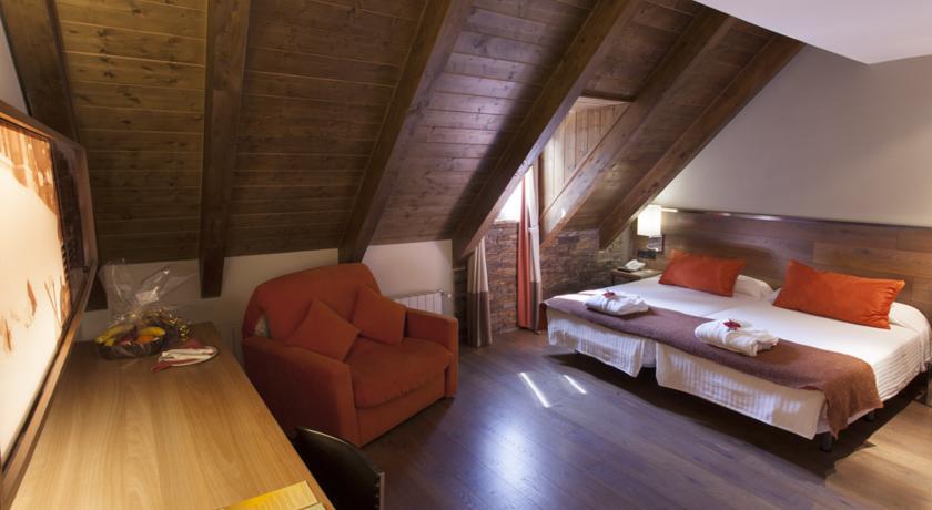 Nubahotel Vielha e Mijaran Buitenkant foto
